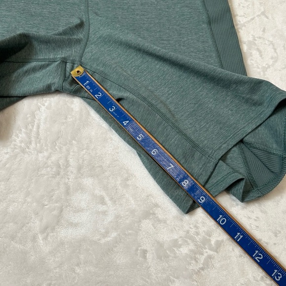 The North Face Ribbed Panel Bike Shorts - Picture 7 of 8